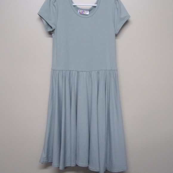 Dot Dot Smile Other - 🌷Dot dot smile buttery soft solid green dress